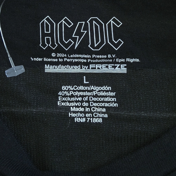 Freeze🥶⚡AC/DC⚡ "Back In Black"🖤 Graphic Tee👕 - NWOT - Picture 6 of 16